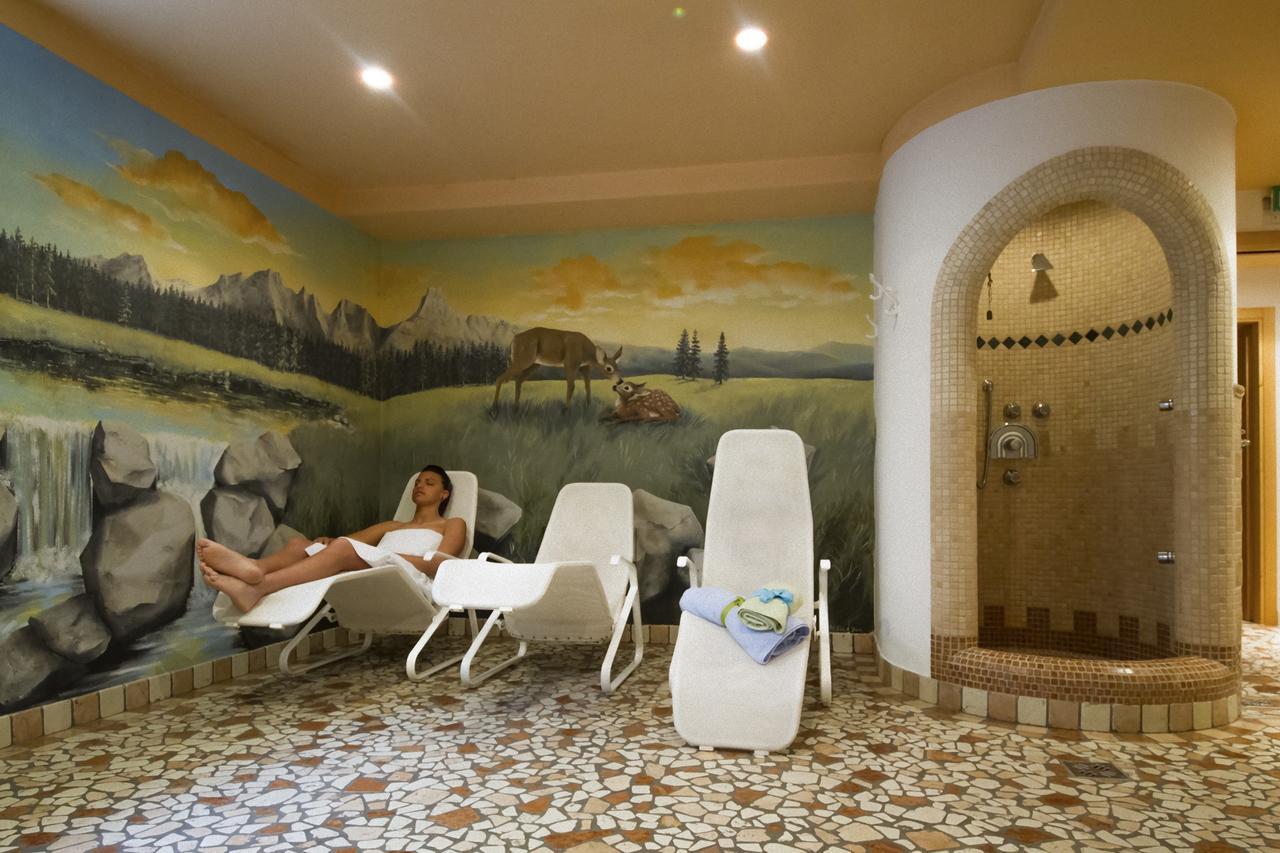 Hotel Genzianella Ziano di Fiemme Buitenkant foto