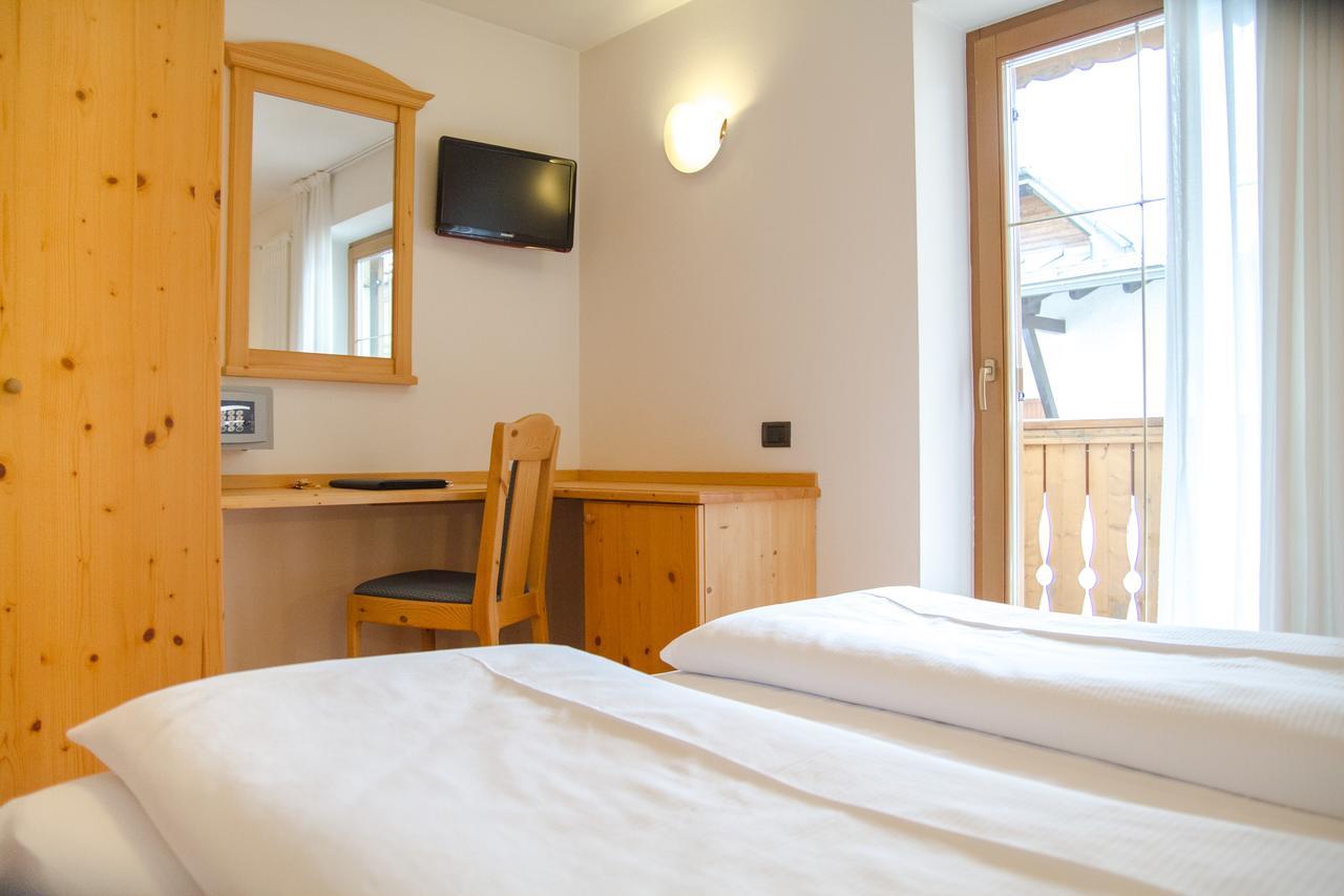 Hotel Genzianella Ziano di Fiemme Buitenkant foto
