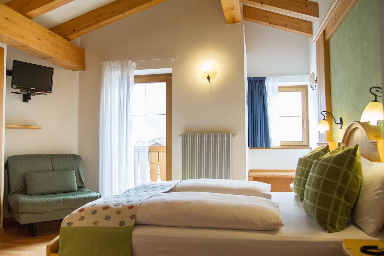 Hotel Genzianella Ziano di Fiemme Buitenkant foto