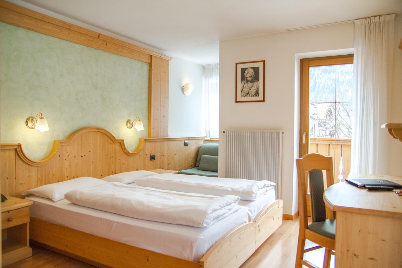 Hotel Genzianella Ziano di Fiemme Buitenkant foto