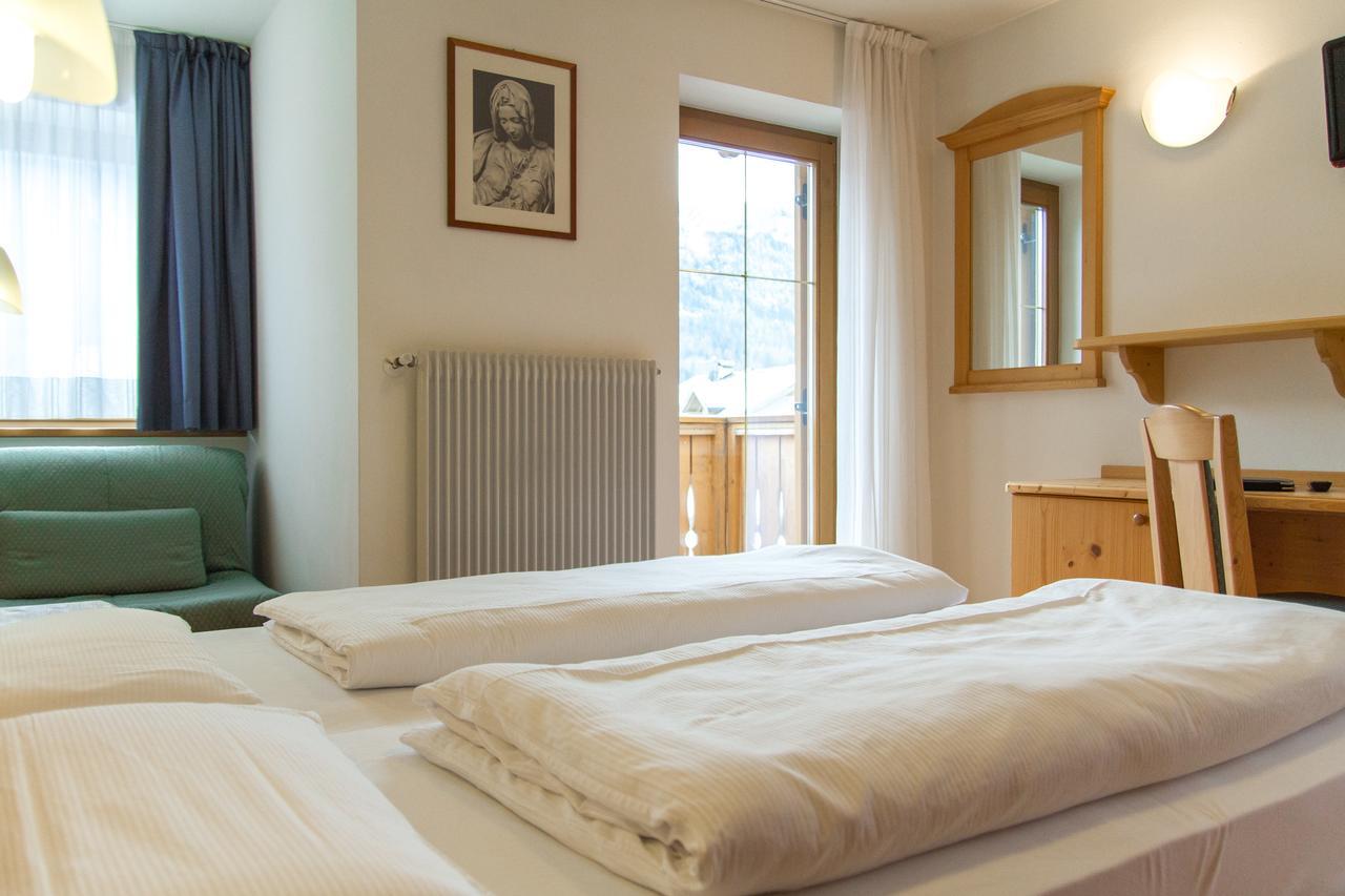 Hotel Genzianella Ziano di Fiemme Buitenkant foto