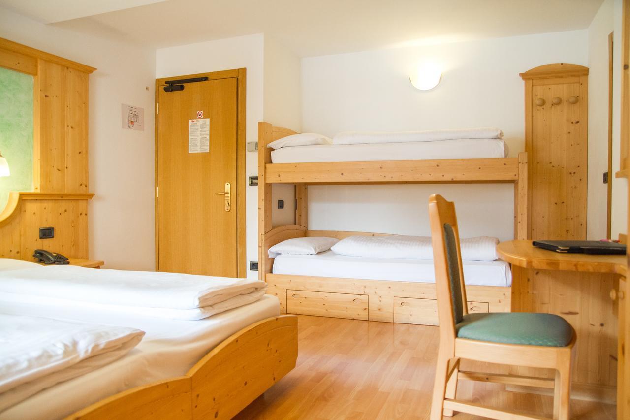 Hotel Genzianella Ziano di Fiemme Buitenkant foto