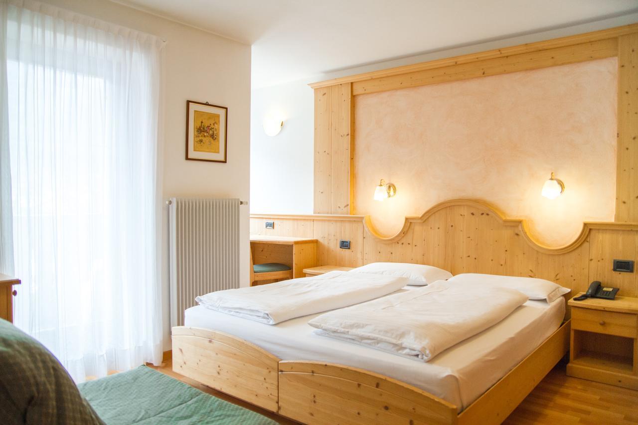 Hotel Genzianella Ziano di Fiemme Buitenkant foto