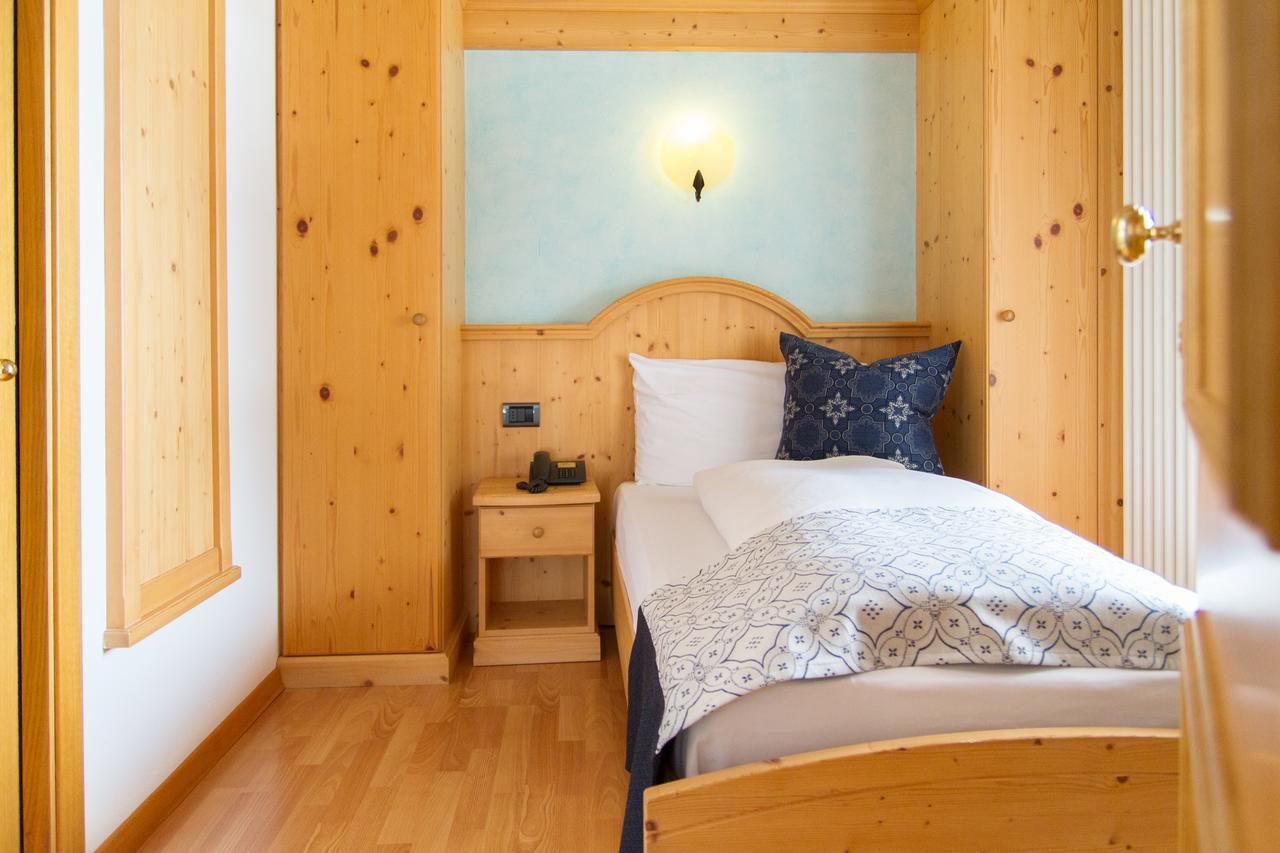 Hotel Genzianella Ziano di Fiemme Buitenkant foto