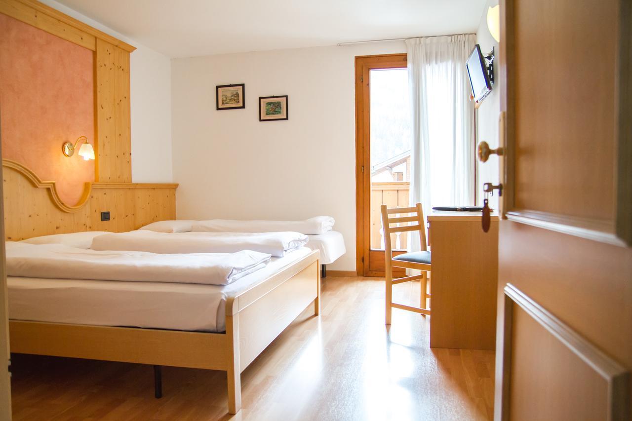 Hotel Genzianella Ziano di Fiemme Buitenkant foto