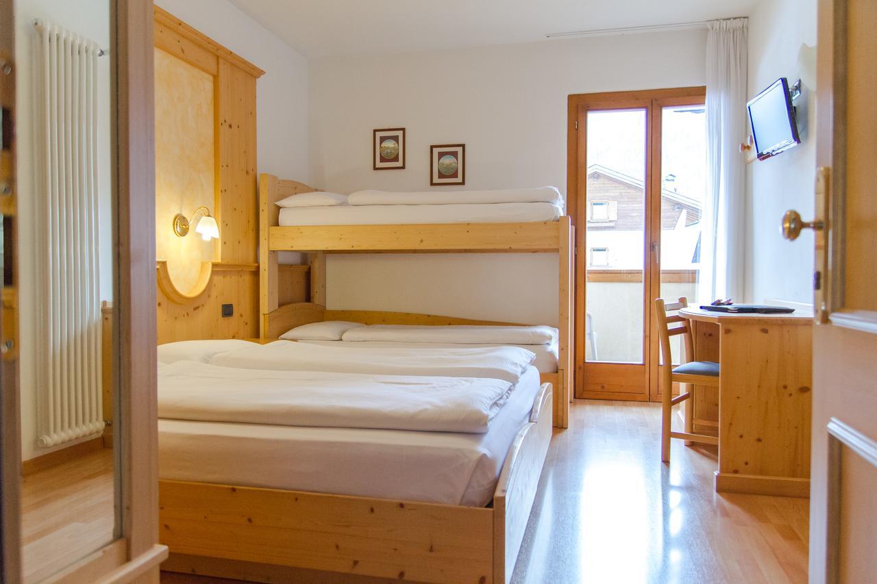 Hotel Genzianella Ziano di Fiemme Buitenkant foto