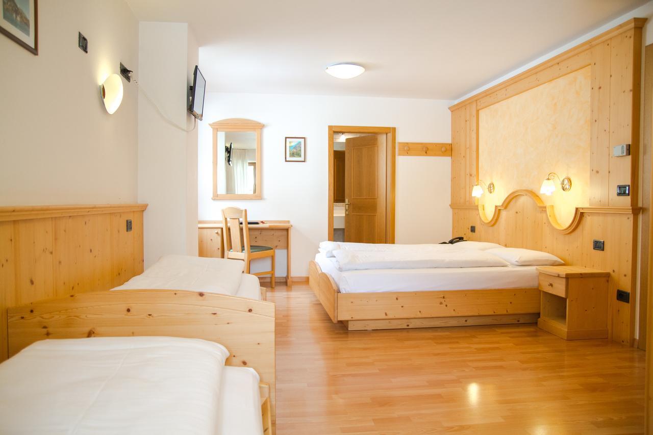 Hotel Genzianella Ziano di Fiemme Buitenkant foto