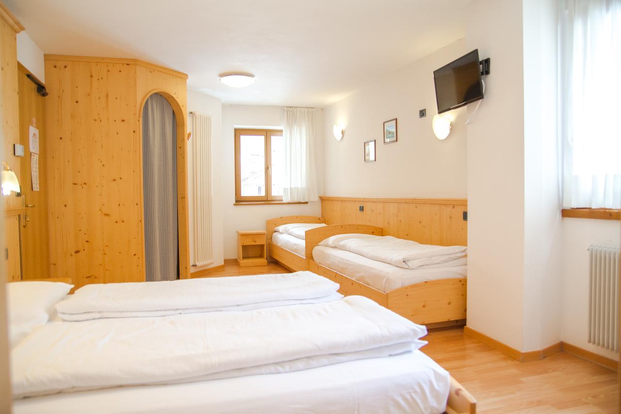 Hotel Genzianella Ziano di Fiemme Buitenkant foto