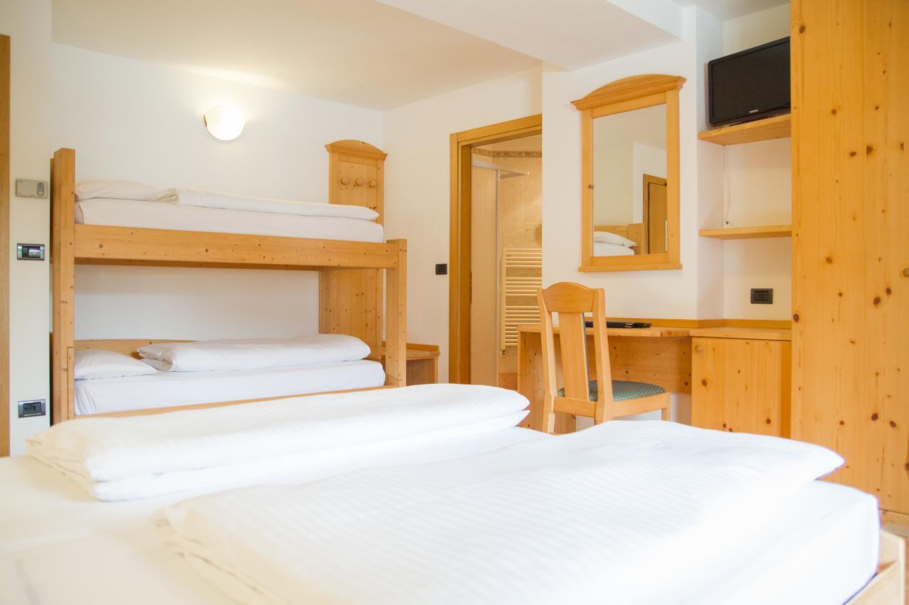 Hotel Genzianella Ziano di Fiemme Buitenkant foto